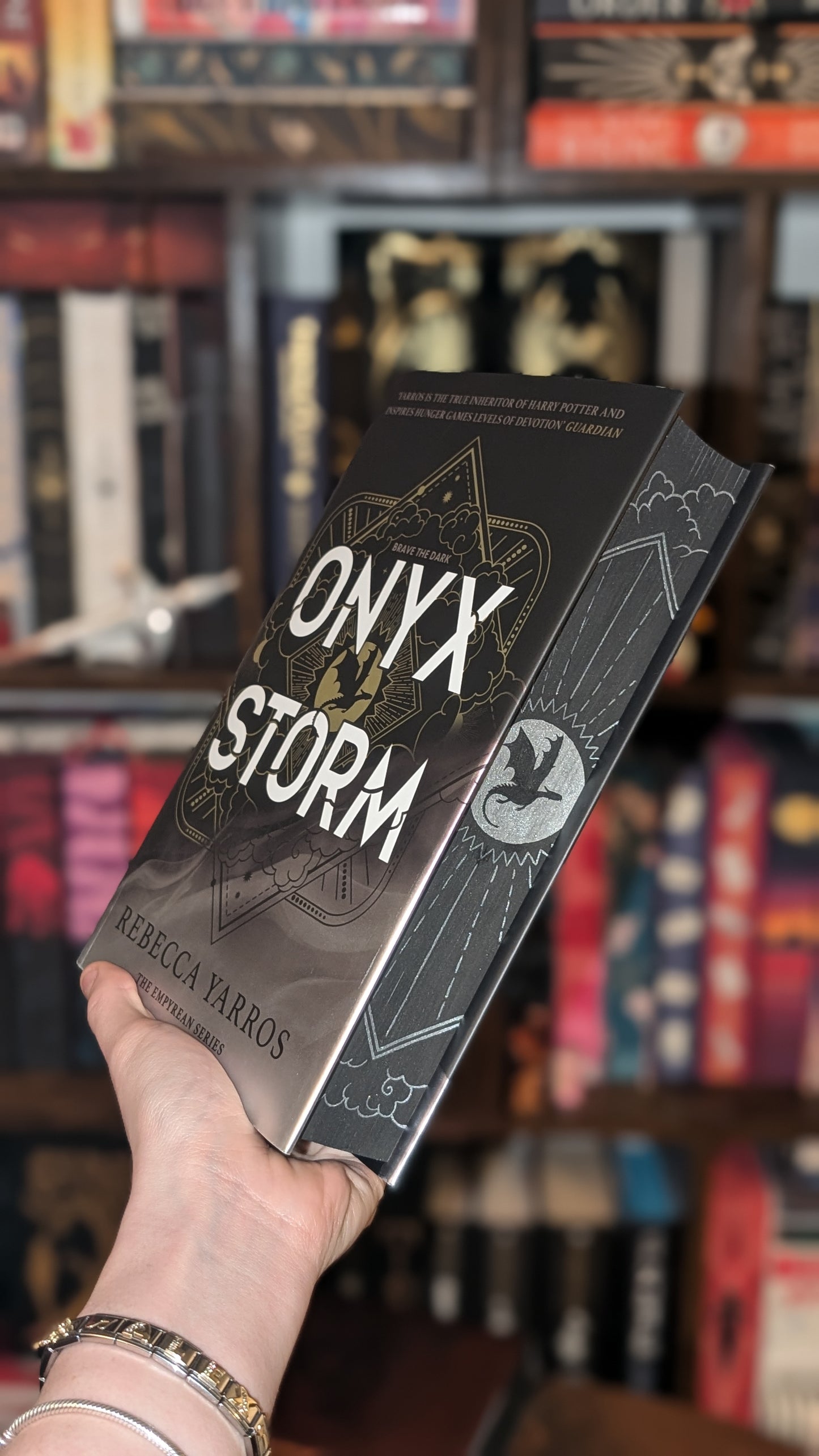 Onyx Storm by Rebecca Yarros Fore-edge painting sprayed edges special editions