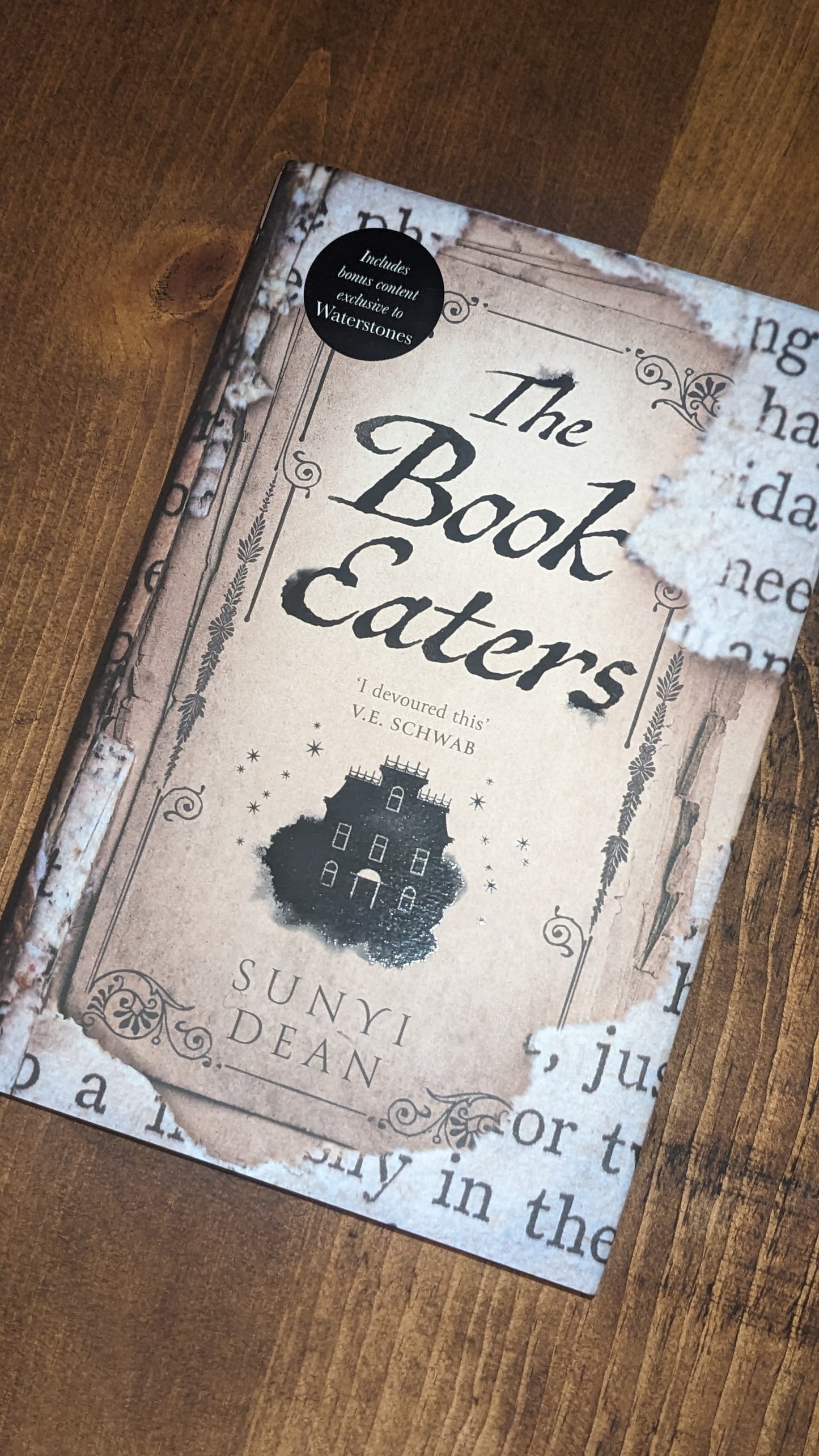 The Book Eaters by Sunyi Dean bonus content edition Fore-edge painting sprayed edges special edition